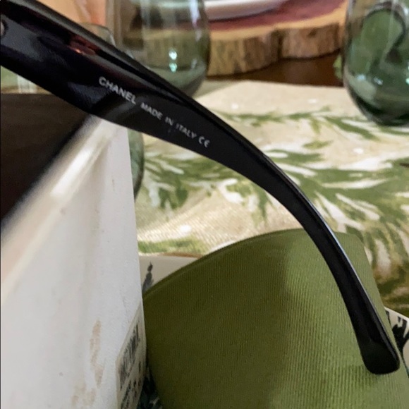 Chanel sunglasses - Picture 4 of 6